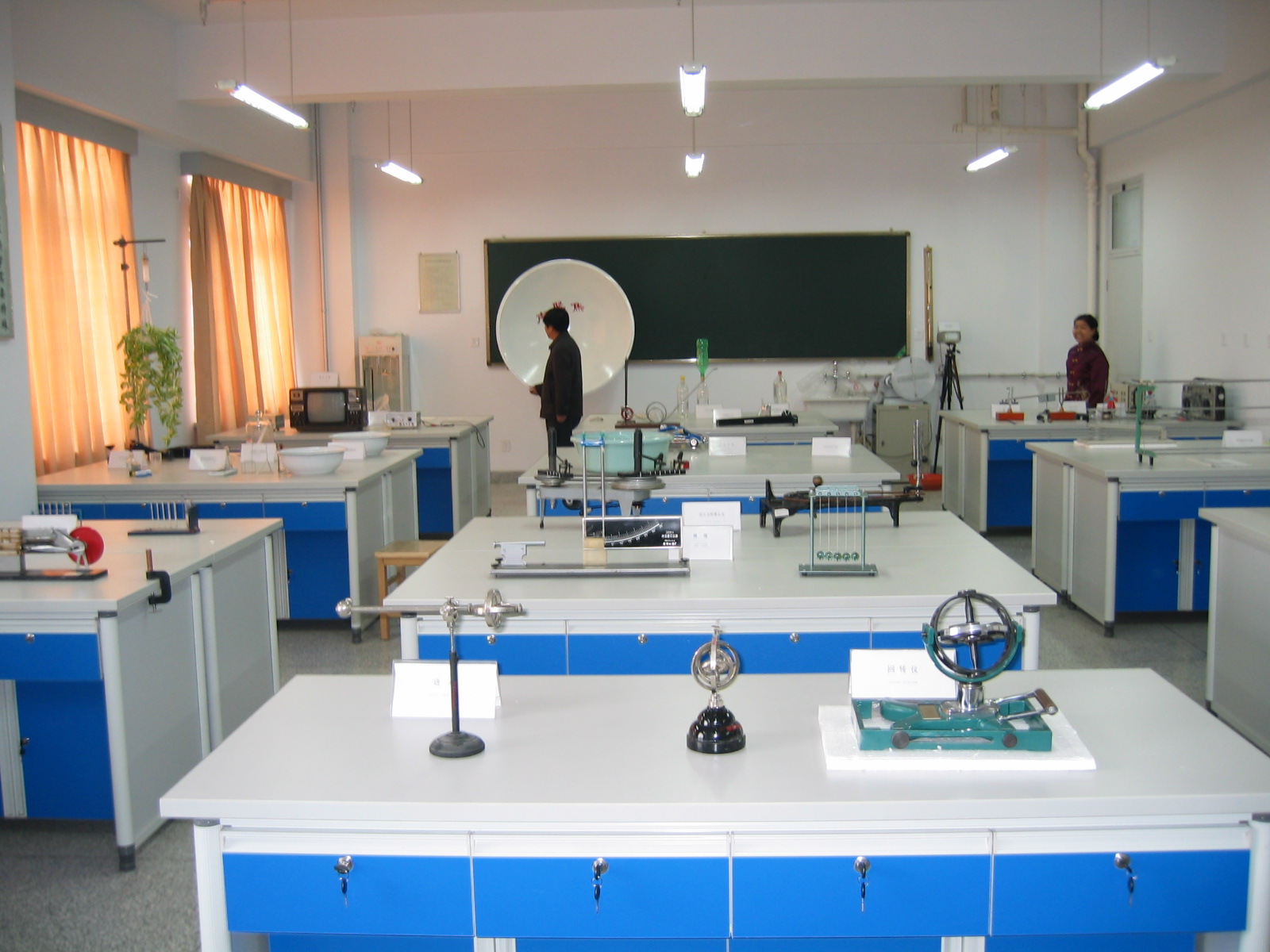 中學(xué)實(shí)驗(yàn)室-AZ07