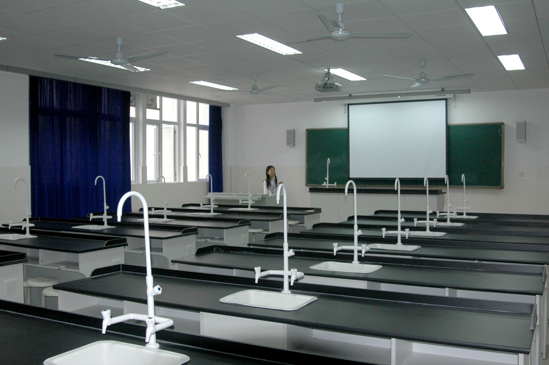 中學(xué)實(shí)驗(yàn)室-AZ08